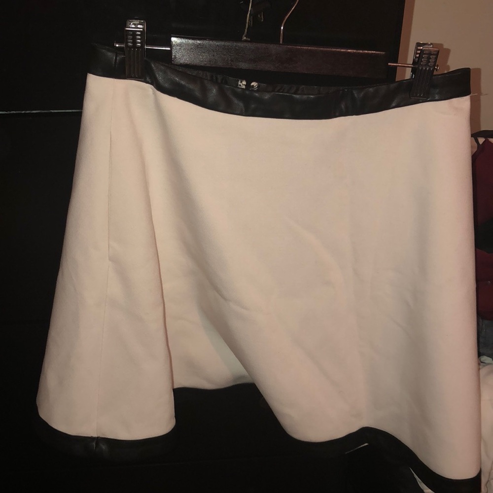 Banana republic skirt with leather trim